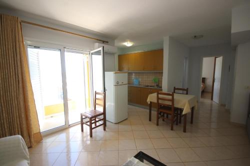 Kuhinja ili čajna kuhinja u objektu Harry Apartment
