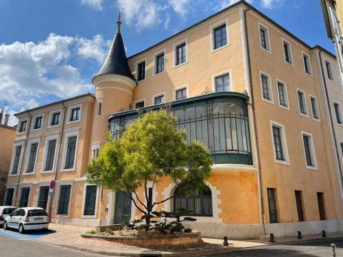 La Mascotte de Narbonne, 2 pieces proche Les Halles