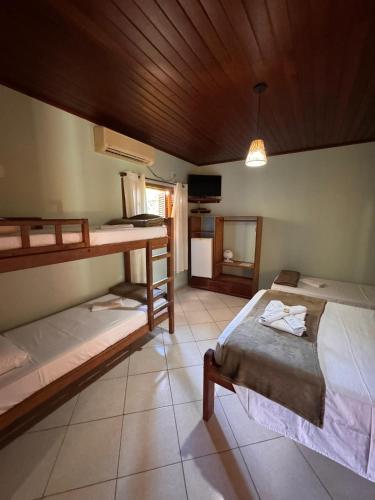 Una cama o camas en una habitación de Pousada Cabeça do Indio - Trindade
