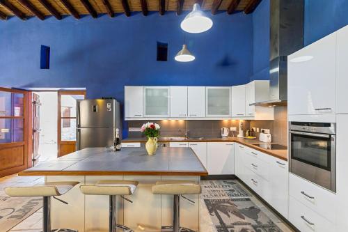 Кухня или мини-кухня в Blue Oak House
