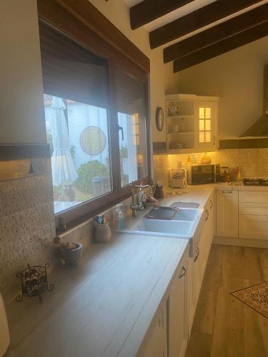 House -Sleeps 6-Garden-Fireplace