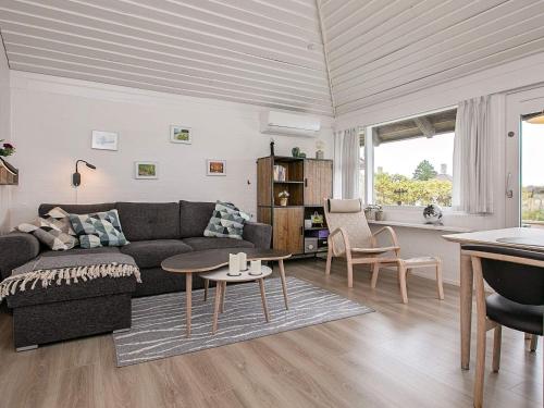 Zona de estar de 2-room holiday home in Karrebæksminde