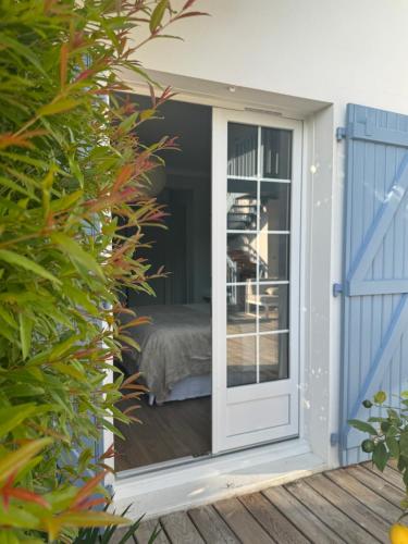 a sliding glass door leading into a bedroom at Chambre d'Hôtes Etchebri in Anglet