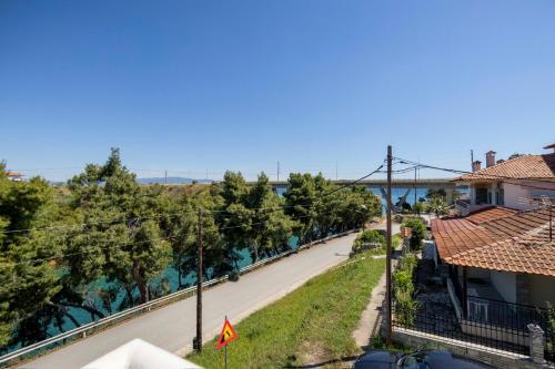 The house next to the canal !