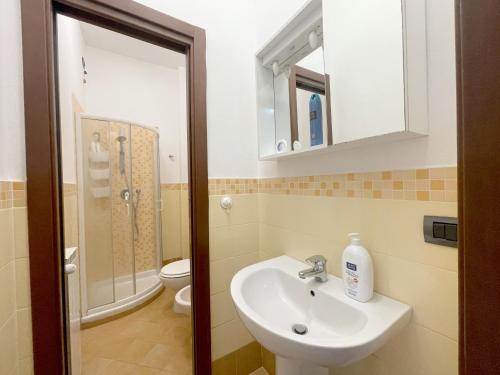 a bathroom with a sink and a toilet at La Colonna 2km dal Centro in Siena