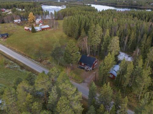 an aerial view of a house and a road at House Arctic Wolf in Blattniksele