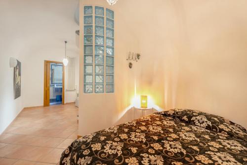 a bedroom with a bed in a room at Villa nella curva della funicolare, Capri in Capri