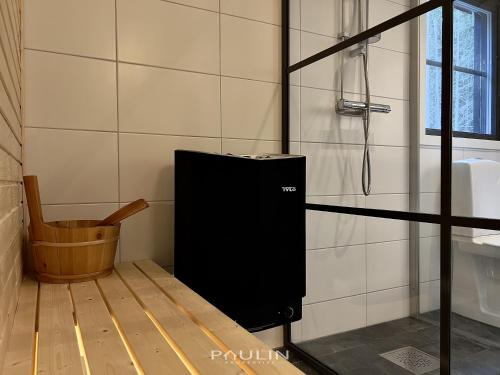 Ένα μπάνιο στο Lindvallen Ski Resort Pool and Padel - Sauna - 6 Guests