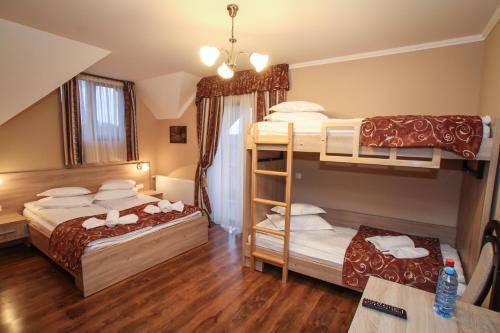 a bedroom with two bunk beds and a table at Németh Resort in Sovata
