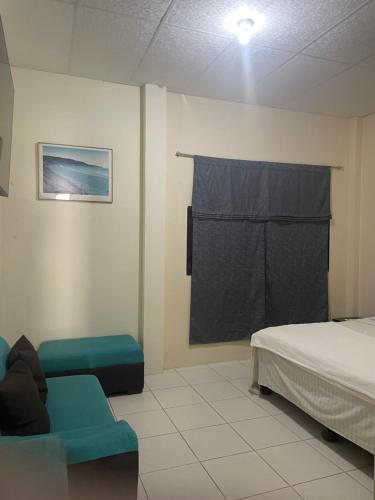 Ένα ή περισσότερα κρεβάτια σε δωμάτιο στο Hostal Terramar Salinas