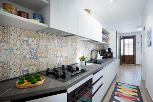 Una cocina o zona de cocina en La Casetta di Leo - Favignana