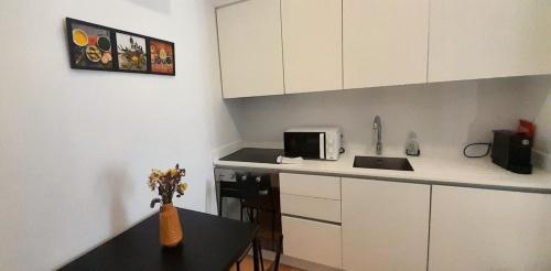 Lisbon Sunny Apartment with Patio