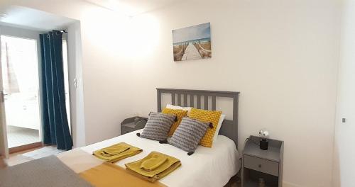 Lisbon Sunny Apartment with Patio