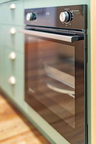 a close up of an oven in a kitchen at Dona Ella 202 - Apê NOVO no Centro de Gramado in Gramado