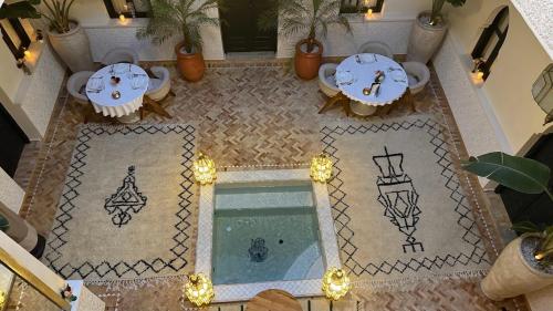 Bazén v ubytování Riad El Khaeir - Piscine, Hamam & Spa nebo v jeho okolí