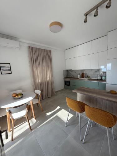 Kapnos - Classy and spacious place with a sea view