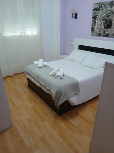 a bedroom with a bed with two towels on it at Bonito piso de 2 habitaciones in Híjar