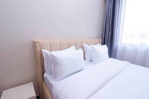 Ένα ή περισσότερα κρεβάτια σε δωμάτιο στο Modern Luxury 1BR in Kilimani WIFI,Netflix,free packing