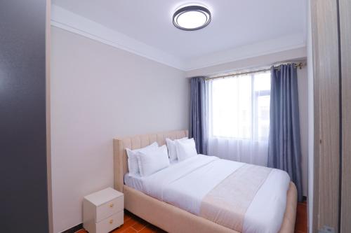 Ένα ή περισσότερα κρεβάτια σε δωμάτιο στο Modern Luxury 1BR in Kilimani WIFI,Netflix,free packing