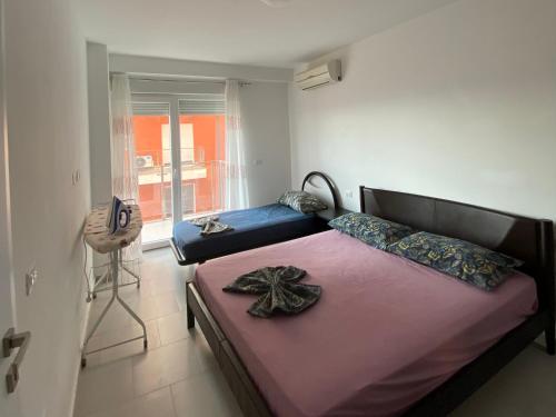 a bedroom with a bed with a starfish on it at BlueWaveapartments 2 in Shëngjin
