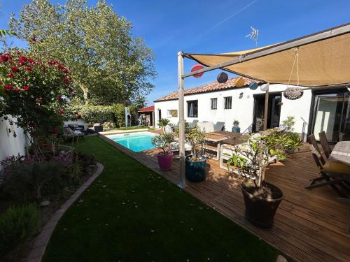 Photo de la galerie de l'établissement Maison avec piscine 3 étoiles proche de la plage, à Les Sables-dʼOlonne