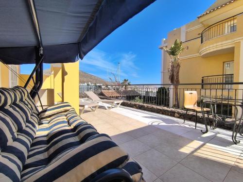 EMILIA - Los Cristianos, pool, spacious terrace, fibre net, tv channels