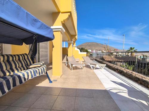 EMILIA - Los Cristianos, pool, spacious terrace, fibre net, tv channels