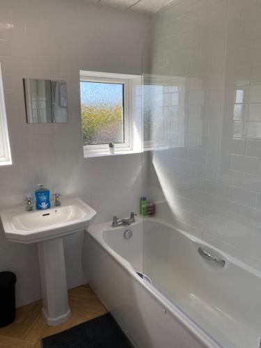 Ένα μπάνιο στο Easedale - 2 Bdrm Sleeps 4 Ideal for Contractors
