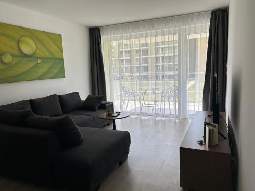 Μια τηλεόραση ή/και κέντρο ψυχαγωγίας στο Dingi 102