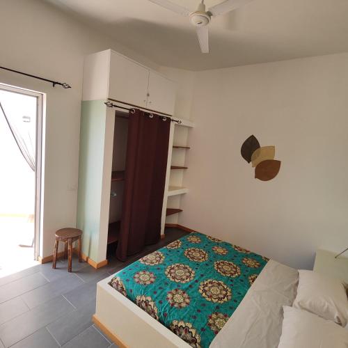 a bedroom with a bed and a window at Casa Papaya19 in Sal Rei