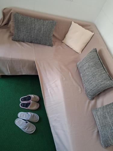 Posezení v ubytování GARDEN ROOM FOR TWO PEOPLE WITH ADDITIONAL RIVER SITE TO PUT UP YOUR TENT price includes two bicycles for amazing views and two water floats for mega river run CHECK MY VIDEO ON YOUTUBE BY WRITING How to find and use your accommodation in Ljubljana