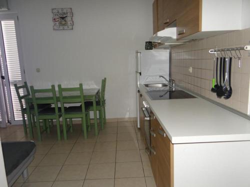 Dapur atau dapur kecil di Apartment IB Studio Pag4