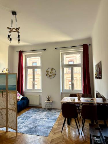 Centrally located apartment near Airport Trains Stations