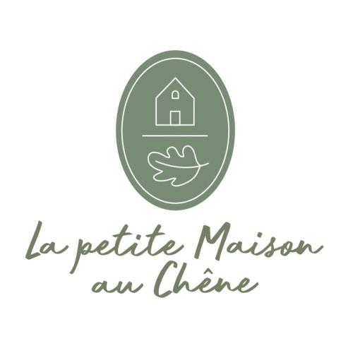 a sign that reads la petite maison anime at La petite maison au chêne in Belin-Beliet