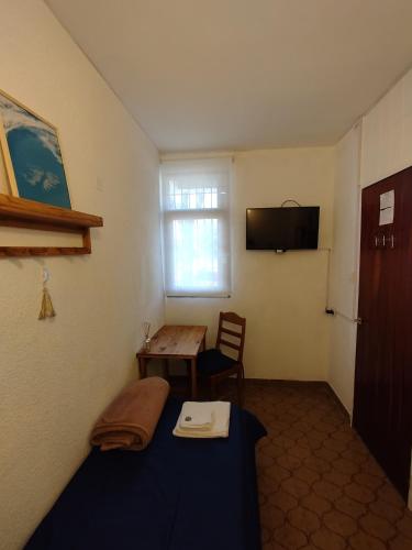 Televisyen dan/atau pusat hiburan di Ginkgo Hostel La Plata