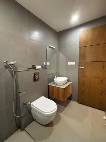 a bathroom with a toilet and a sink at Feel Free Retreat in Kalpetta
