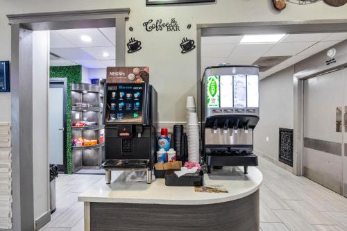a grocery store with a soda machine on a counter at Best Western Downtown PLUS Music Row in Nashville