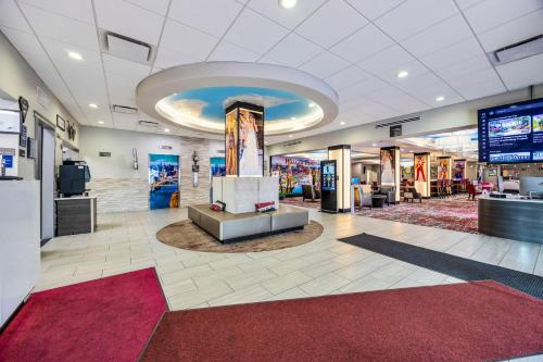 a lobby with a fountain in the middle of a building at Best Western Downtown PLUS Music Row in Nashville