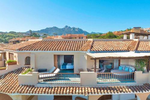 Luxury Seafront Apartment - Beach Access - Parking & WiFi - by Coral Property photo 3
