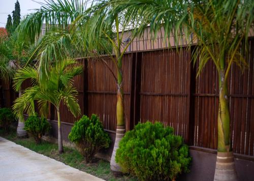 Taman di luar Khya Luxe Villa