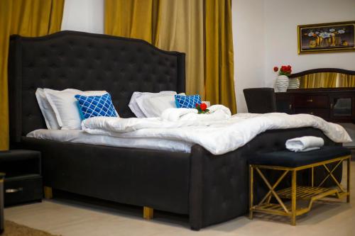 Katil atau katil-katil dalam bilik di Khya Luxe Villa