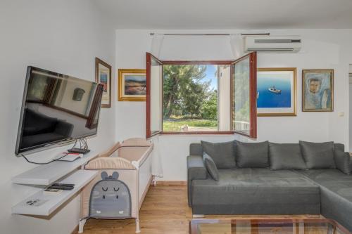 Meje seafront suite