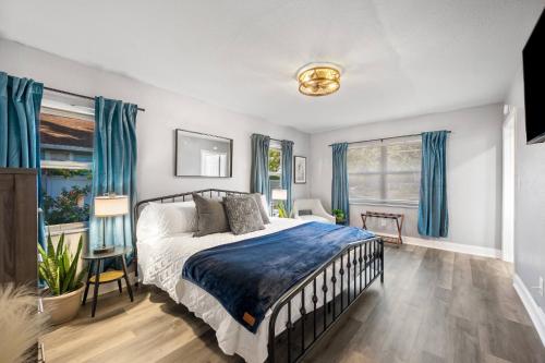 Кровать или кровати в номере Large Family Home, Legoland, Pet Friendly, 7 Beds