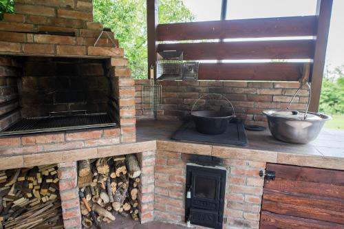 Kemudahan BBQ tersedia untuk tetamu di rumah percutian