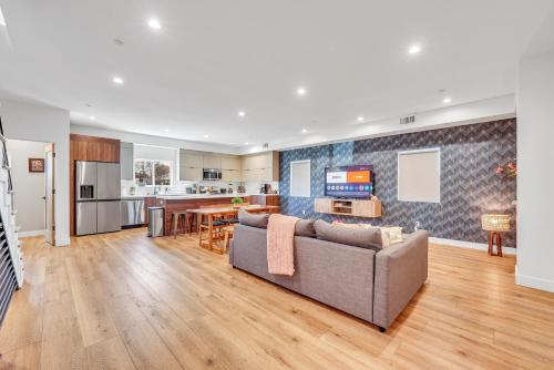 a living room with a couch and a kitchen at Luxurious Townhome W/3 Master Suites gated Parking in Los Angeles