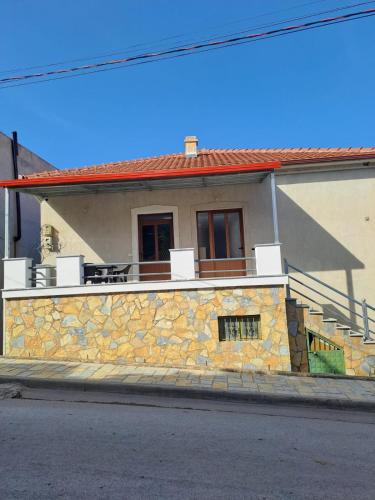 Το κτήριο όπου στεγάζεται  το διαμέρισμα