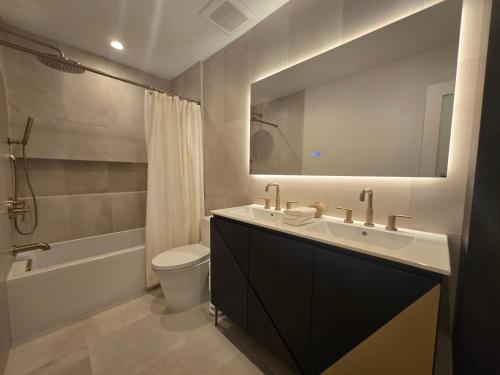 Koupelna v ubytování NEW 2BD Majestic Gateway in Glendale