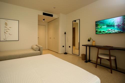 Postel nebo postele na pokoji v ubytování Olympia Hotel Vlore