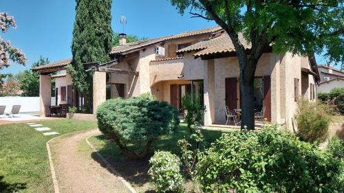 Photo de la galerie de l'établissement Villa near Lake, Stadium, Arena, Eurexpo, Airports, à Meyzieu