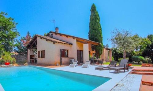 Photo de la galerie de l'établissement Villa near Lake, Stadium, Arena, Eurexpo, Airports, à Meyzieu